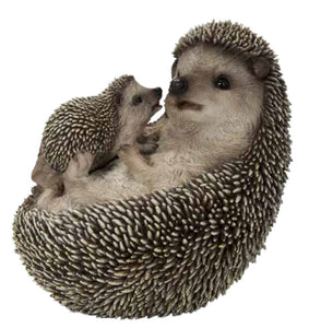 CUDDLING HEDGEHOGS STATUE